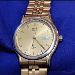 Seiko 5Y23 Day Date Gold Tone Men's Watch GUC
Good used condition